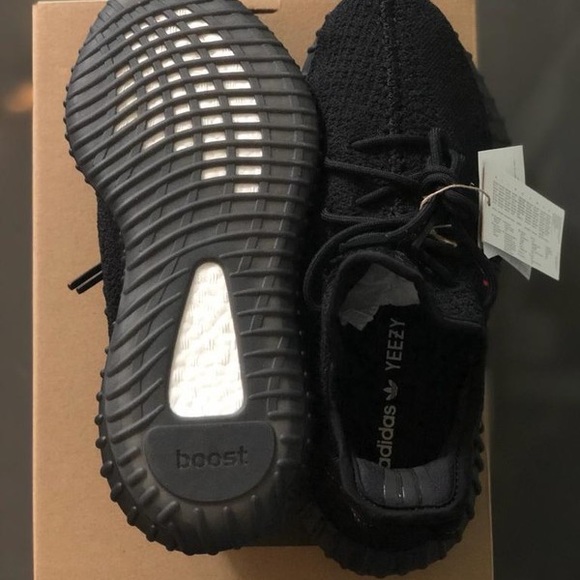 Yeezy Boost 350 V2 Bred main image 7